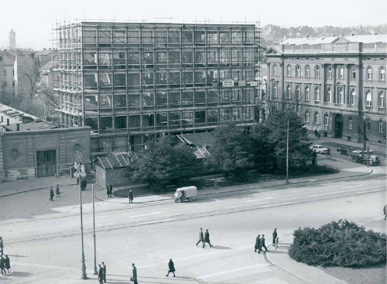 Zgrada Željpoha (Ferimorta) u izgradnji 1963. godine. Arhitekt Stanko Fabris.